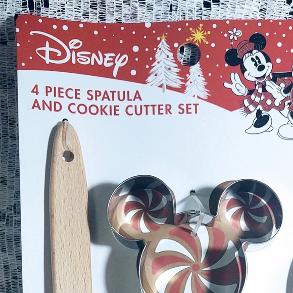 NEW DISNEY SILICONE 4 PC SPATULA AND COOKIE CUTTER SET/CHRISTMAS GIFT/BAKING - Picture 2 of 5